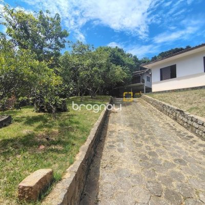 Casa com 560m², 4 quartos (sendo 1 suíte), 6 garagens, no bairro Monte Verde em Florianópolis
