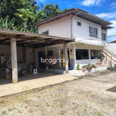 Casa com 560m², 4 quartos (sendo 1 suíte), 6 garagens, no bairro Monte Verde em Florianópolis