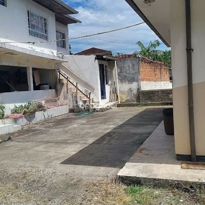 Casa com 560m², 4 quartos (sendo 1 suíte), 6 garagens, no bairro Monte Verde em Florianópolis