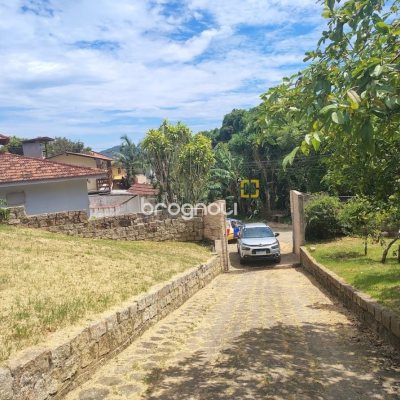 Casa com 560m², 4 quartos (sendo 1 suíte), 6 garagens, no bairro Monte Verde em Florianópolis