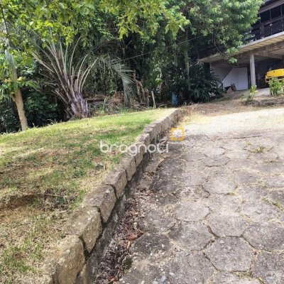 Casa com 560m², 4 quartos (sendo 1 suíte), 6 garagens, no bairro Monte Verde em Florianópolis