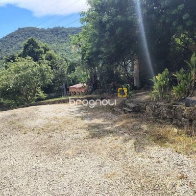 Casa com 560m², 4 quartos (sendo 1 suíte), 6 garagens, no bairro Monte Verde em Florianópolis