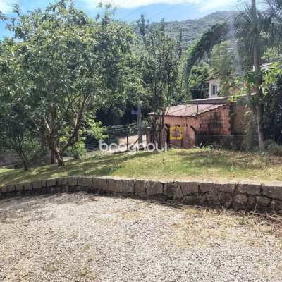 Casa com 560m², 4 quartos (sendo 1 suíte), 6 garagens, no bairro Monte Verde em Florianópolis