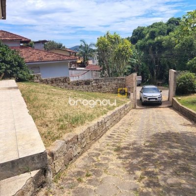 Casa com 560m², 4 quartos (sendo 1 suíte), 6 garagens, no bairro Monte Verde em Florianópolis