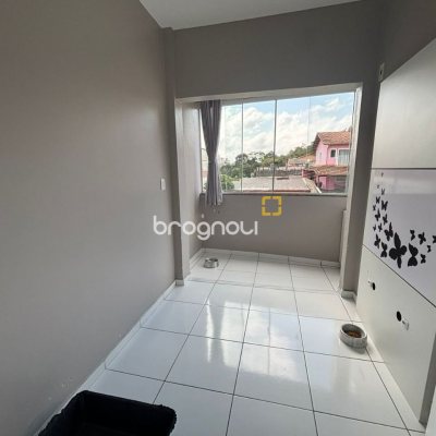 Apartamento com 59m², 3 quartos, 1 garagem, no bairro Potecas em São José