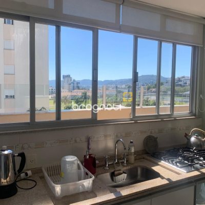 Cobertura com 133m², 4 quartos (sendo 1 suíte), 1 garagem, no bairro Estreito em Florianópolis