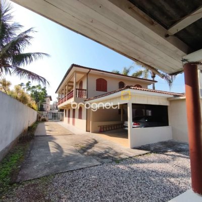 Casa com 240m², 7 quartos, 4 garagens, no bairro Canasvieiras em Florianópolis
