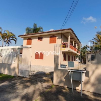 Casa com 240m², 7 quartos, 4 garagens, no bairro Canasvieiras em Florianópolis