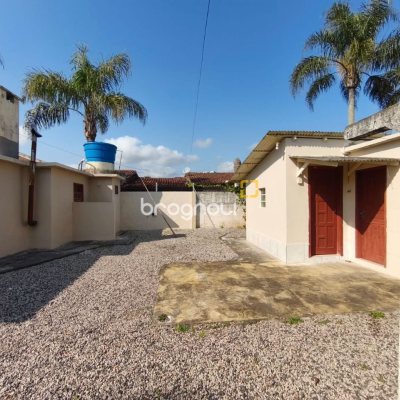Casa com 240m², 7 quartos, 4 garagens, no bairro Canasvieiras em Florianópolis