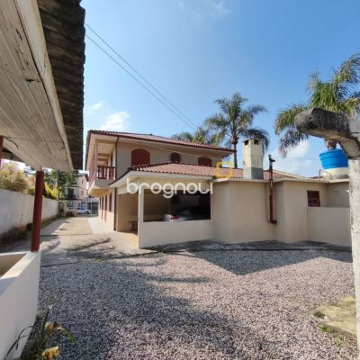 Casa com 240m², 7 quartos, 4 garagens, no bairro Canasvieiras em Florianópolis