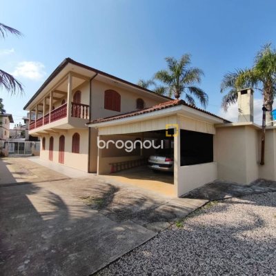 Casa com 240m², 7 quartos, 4 garagens, no bairro Canasvieiras em Florianópolis