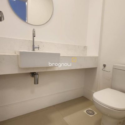 Apartamento com 169m², 4 quartos (sendo 4 suítes), 2 garagens, no bairro Centro em Florianópolis