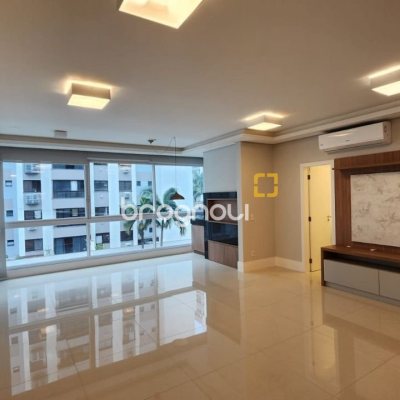 Apartamento com 169m², 4 quartos (sendo 4 suítes), 2 garagens, no bairro Centro em Florianópolis