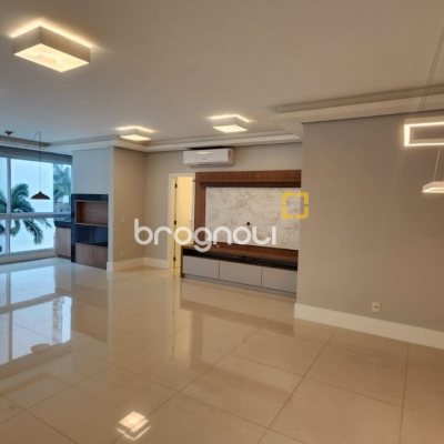 Apartamento com 169m², 4 quartos (sendo 4 suítes), 2 garagens, no bairro Centro em Florianópolis