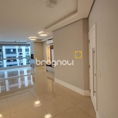 Apartamento com 169m², 4 quartos (sendo 4 suítes), 2 garagens, no bairro Centro em Florianópolis