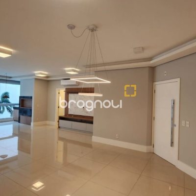 Apartamento com 169m², 4 quartos (sendo 4 suítes), 2 garagens, no bairro Centro em Florianópolis