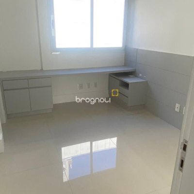 Apartamento com 169m², 4 quartos (sendo 4 suítes), 2 garagens, no bairro Centro em Florianópolis