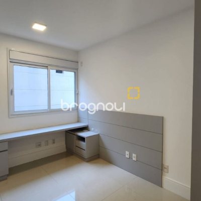 Apartamento com 169m², 4 quartos (sendo 4 suítes), 2 garagens, no bairro Centro em Florianópolis