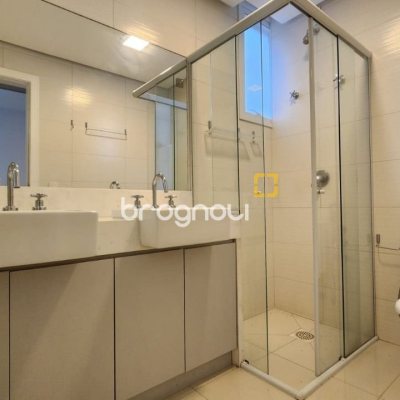 Apartamento com 169m², 4 quartos (sendo 4 suítes), 2 garagens, no bairro Centro em Florianópolis