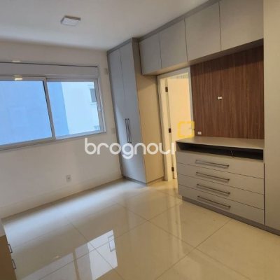 Apartamento com 169m², 4 quartos (sendo 4 suítes), 2 garagens, no bairro Centro em Florianópolis