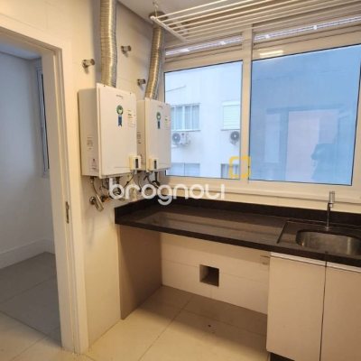 Apartamento com 169m², 4 quartos (sendo 4 suítes), 2 garagens, no bairro Centro em Florianópolis