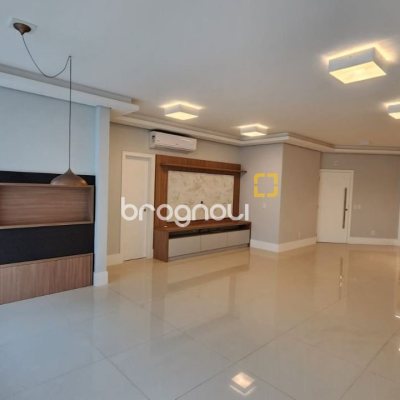 Apartamento com 169m², 4 quartos (sendo 4 suítes), 2 garagens, no bairro Centro em Florianópolis