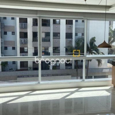 Apartamento com 169m², 4 quartos (sendo 4 suítes), 2 garagens, no bairro Centro em Florianópolis