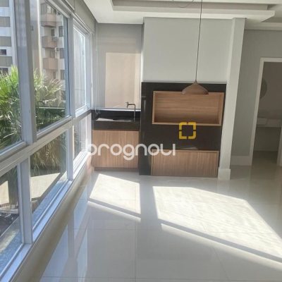 Apartamento com 169m², 4 quartos (sendo 4 suítes), 2 garagens, no bairro Centro em Florianópolis