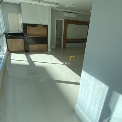 Apartamento com 169m², 4 quartos (sendo 4 suítes), 2 garagens, no bairro Centro em Florianópolis
