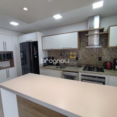 Apartamento com 100m², 3 quartos (sendo 1 suíte), 1 garagem, no bairro Capoeiras em Florianópolis