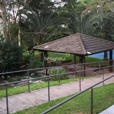Apartamento com 100m², 3 quartos (sendo 1 suíte), 1 garagem, no bairro Capoeiras em Florianópolis