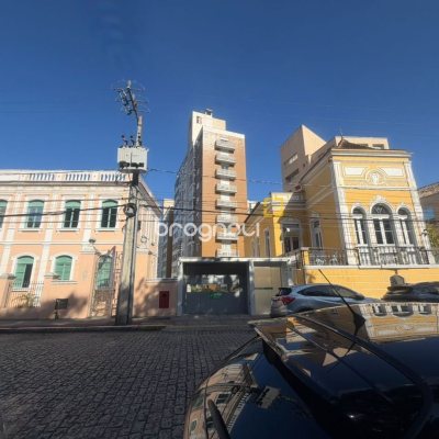 Apartamento com 78m², 3 quartos (sendo 1 suíte), 1 garagem, no bairro Centro em Florianópolis