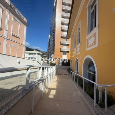 Apartamento com 78m², 3 quartos (sendo 1 suíte), 1 garagem, no bairro Centro em Florianópolis