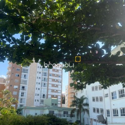 Apartamento com 78m², 3 quartos (sendo 1 suíte), 1 garagem, no bairro Centro em Florianópolis