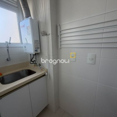 Apartamento com 78m², 3 quartos (sendo 1 suíte), 1 garagem, no bairro Centro em Florianópolis