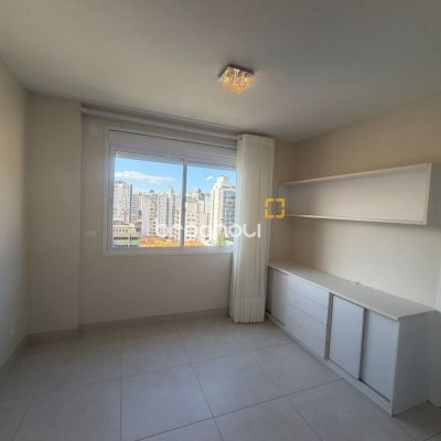 Apartamento com 78m², 3 quartos (sendo 1 suíte), 1 garagem, no bairro Centro em Florianópolis