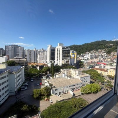 Apartamento com 78m², 3 quartos (sendo 1 suíte), 1 garagem, no bairro Centro em Florianópolis