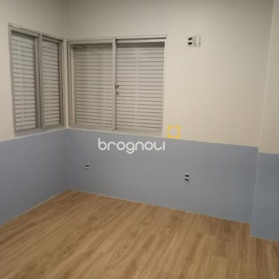 Apartamento com 101m², 4 quartos (sendo 1 suíte), 1 garagem, no bairro Carvoeira em Florianópolis