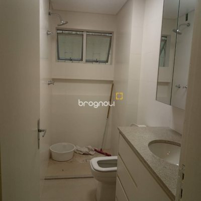 Apartamento com 101m², 4 quartos (sendo 1 suíte), 1 garagem, no bairro Carvoeira em Florianópolis