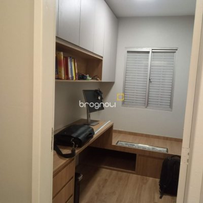 Apartamento com 101m², 4 quartos (sendo 1 suíte), 1 garagem, no bairro Carvoeira em Florianópolis