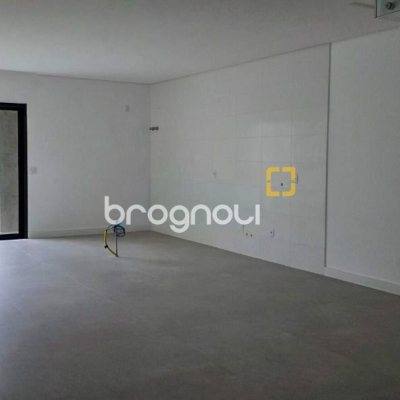 Casa com 200m², 4 quartos (sendo 4 suítes), 3 garagens, no bairro Ingleses do Rio Vermelho em Florianópolis