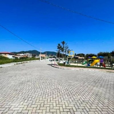 Casa com 200m², 4 quartos (sendo 4 suítes), 3 garagens, no bairro Ingleses do Rio Vermelho em Florianópolis