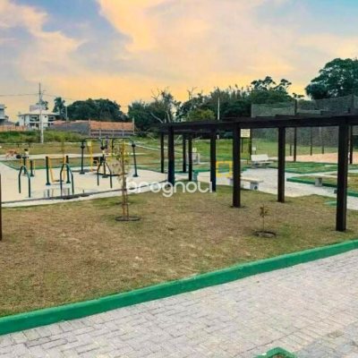 Casa com 200m², 4 quartos (sendo 4 suítes), 3 garagens, no bairro Ingleses do Rio Vermelho em Florianópolis