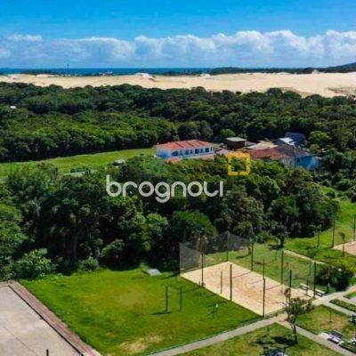Casa com 200m², 4 quartos (sendo 4 suítes), 3 garagens, no bairro Ingleses do Rio Vermelho em Florianópolis