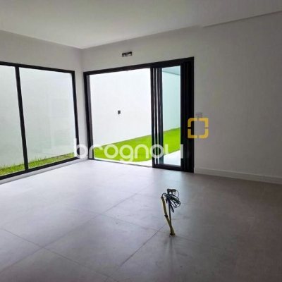 Casa com 200m², 4 quartos (sendo 4 suítes), 3 garagens, no bairro Ingleses do Rio Vermelho em Florianópolis
