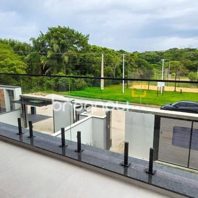 Casa com 200m², 4 quartos (sendo 4 suítes), 3 garagens, no bairro Ingleses do Rio Vermelho em Florianópolis