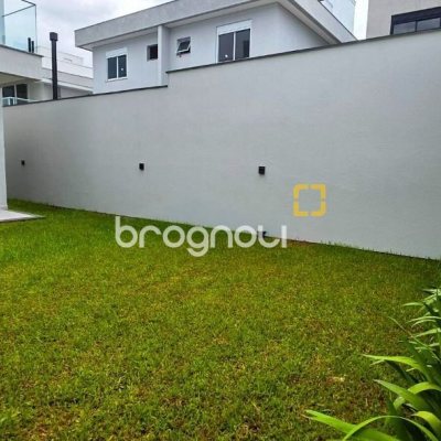 Casa com 200m², 4 quartos (sendo 4 suítes), 3 garagens, no bairro Ingleses do Rio Vermelho em Florianópolis