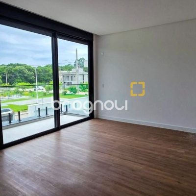 Casa com 200m², 4 quartos (sendo 4 suítes), 3 garagens, no bairro Ingleses do Rio Vermelho em Florianópolis