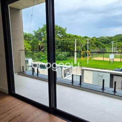 Casa com 200m², 4 quartos (sendo 4 suítes), 3 garagens, no bairro Ingleses do Rio Vermelho em Florianópolis