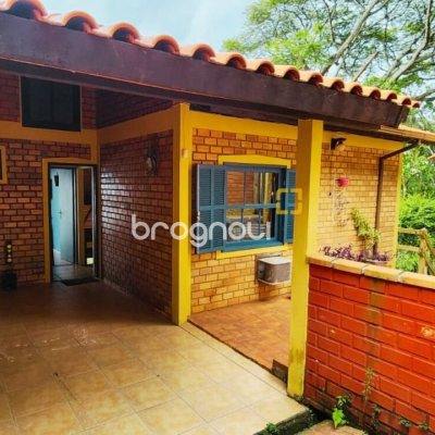 Casa com 180m², 5 quartos (sendo 1 suíte), 2 garagens, no bairro Ribeirão da Ilha em Florianópolis